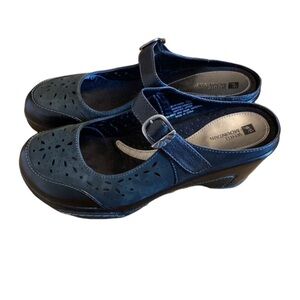 White Mountain Women's Black Mary Jane Clogs. Buckle. Size 10. Leather upper.